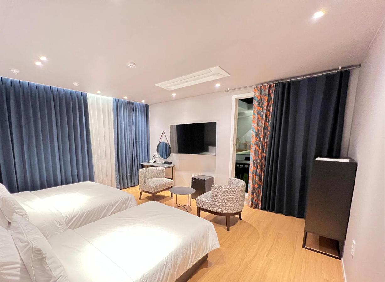 Jinhae Intercity Hotel Changwon Esterno foto